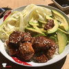 POKE BOWL RIZ, COURGETTES, AVOCAT ET SAUMON 