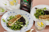 Lachs mit Sonnenblumenkern-Kruste, Kräuter-Sauce und schwarzem Reis 